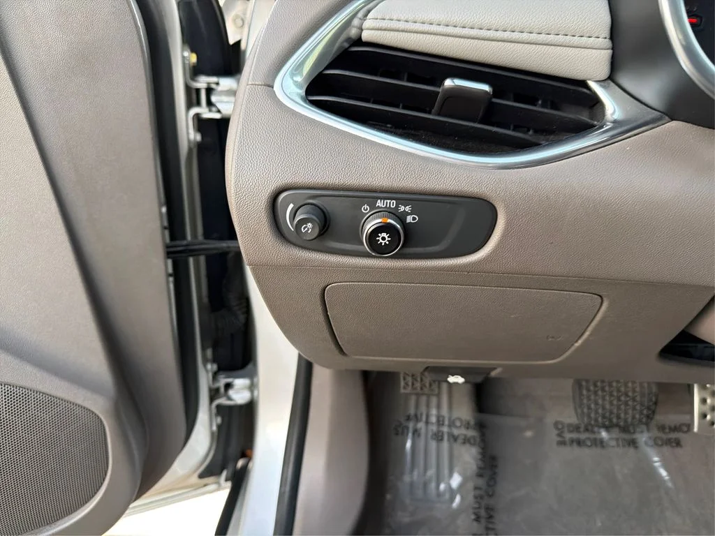 Used 2016 Silver Ice Metallic Chevrolet LT image 18