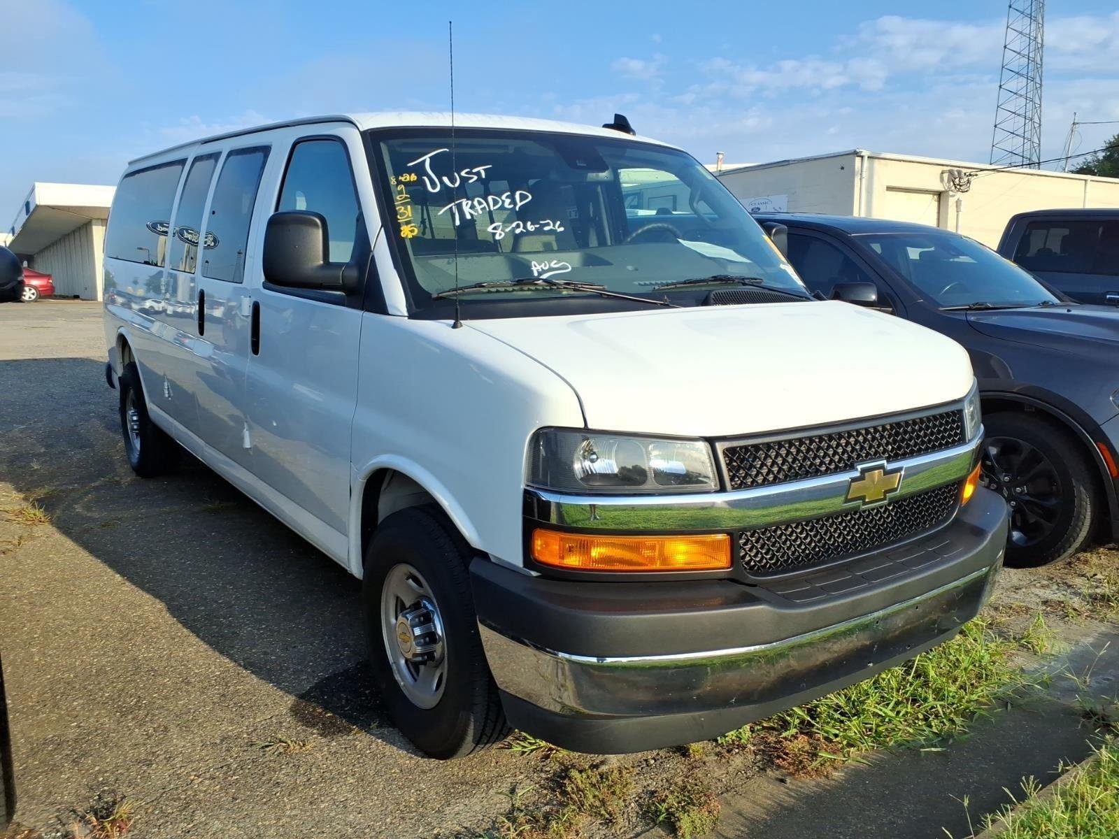 Used 2025 Summit White Chevrolet LT image 3