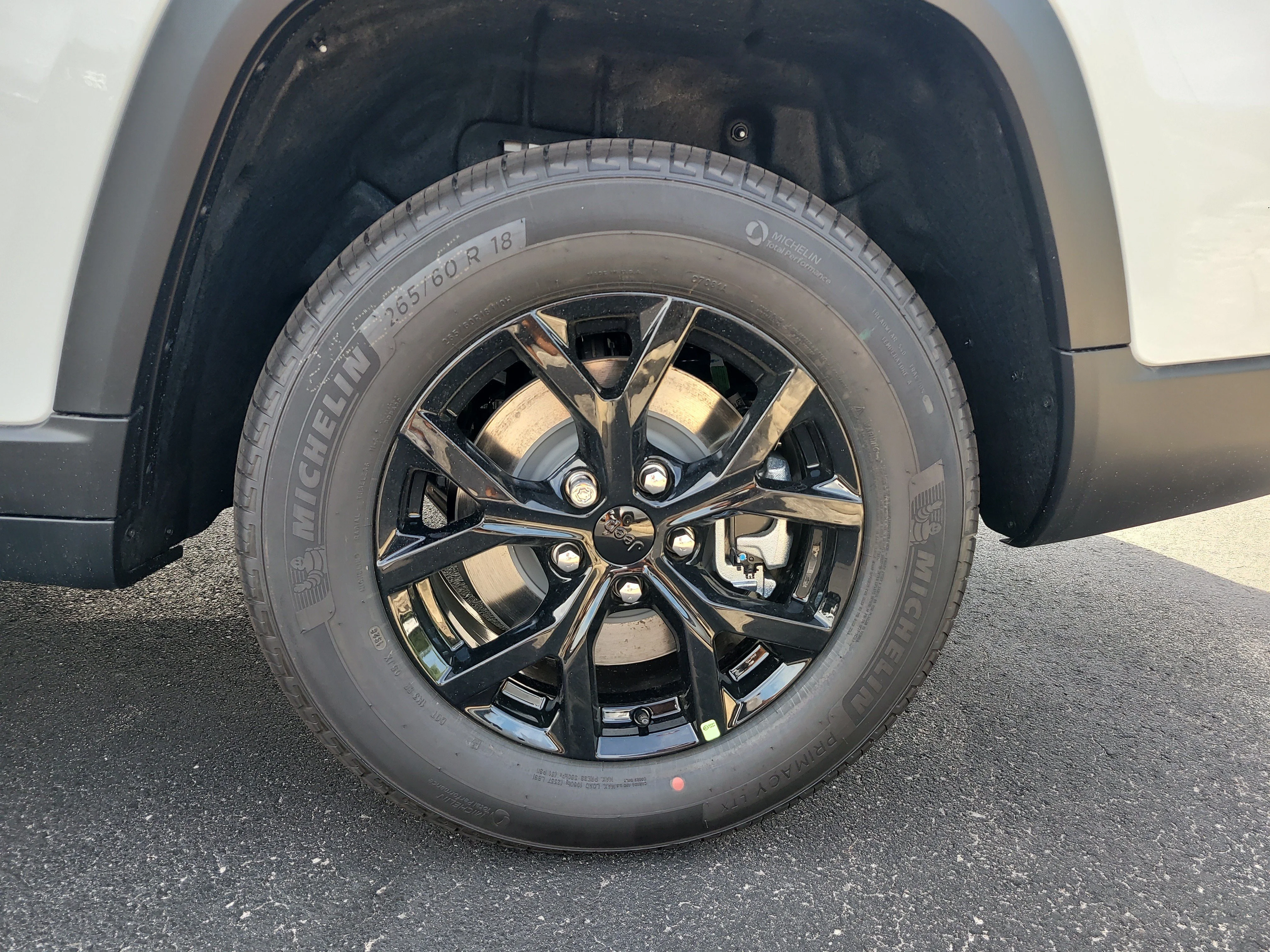 New 2026 Bright White Clearcoat Jeep Laredo Altitude image 9
