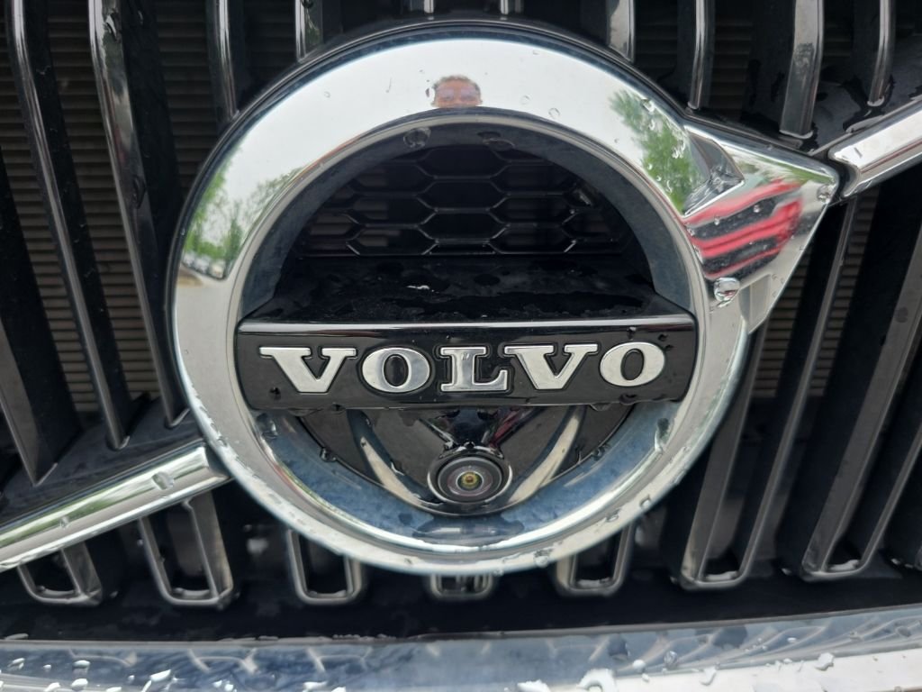 Used 2019 White Volvo T5 Momentum image 25
