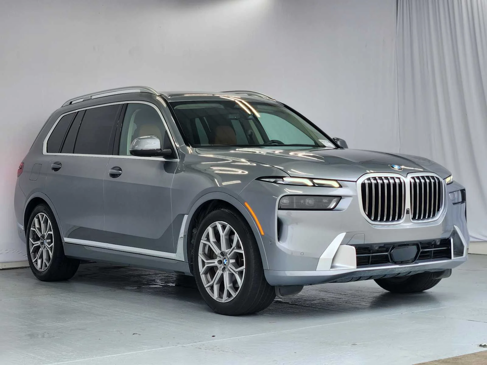 Used 2024 Skyscraper Grey Metallic BMW xDrive40i image 4