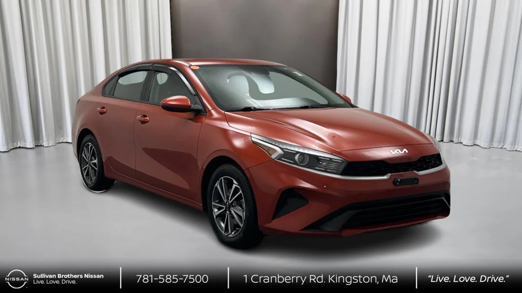 Used 2023 Red Kia LXS image 3