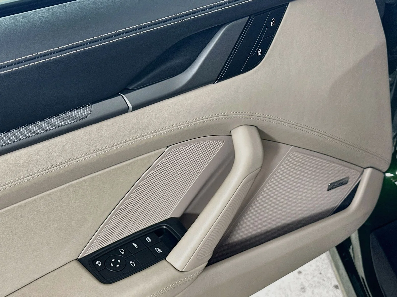 Used 2026  Porsche  image 17