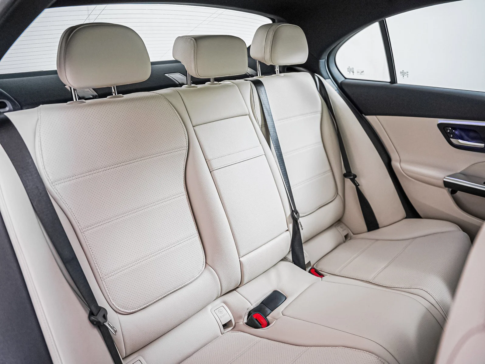 New 2026 Polar White Mercedes-Benz C 300 4MATIC® image 13