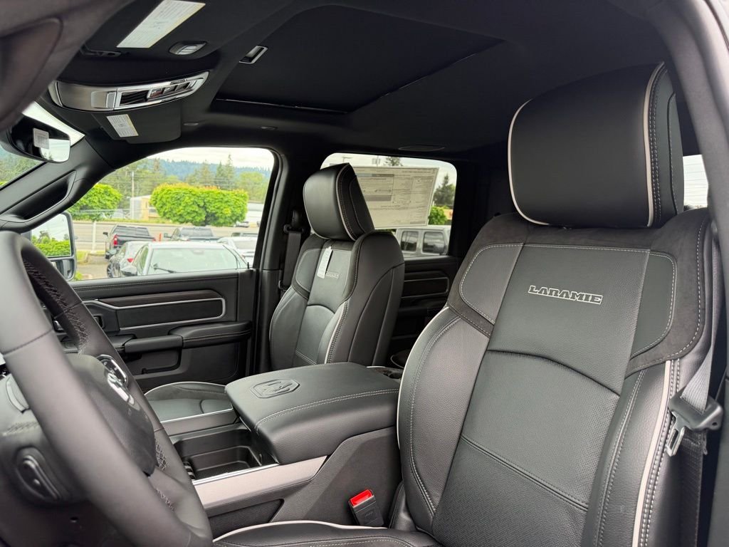 New 2026 Diamond Black Crystal Pearl-Coat Exterior Paint RAM Laramie image 16