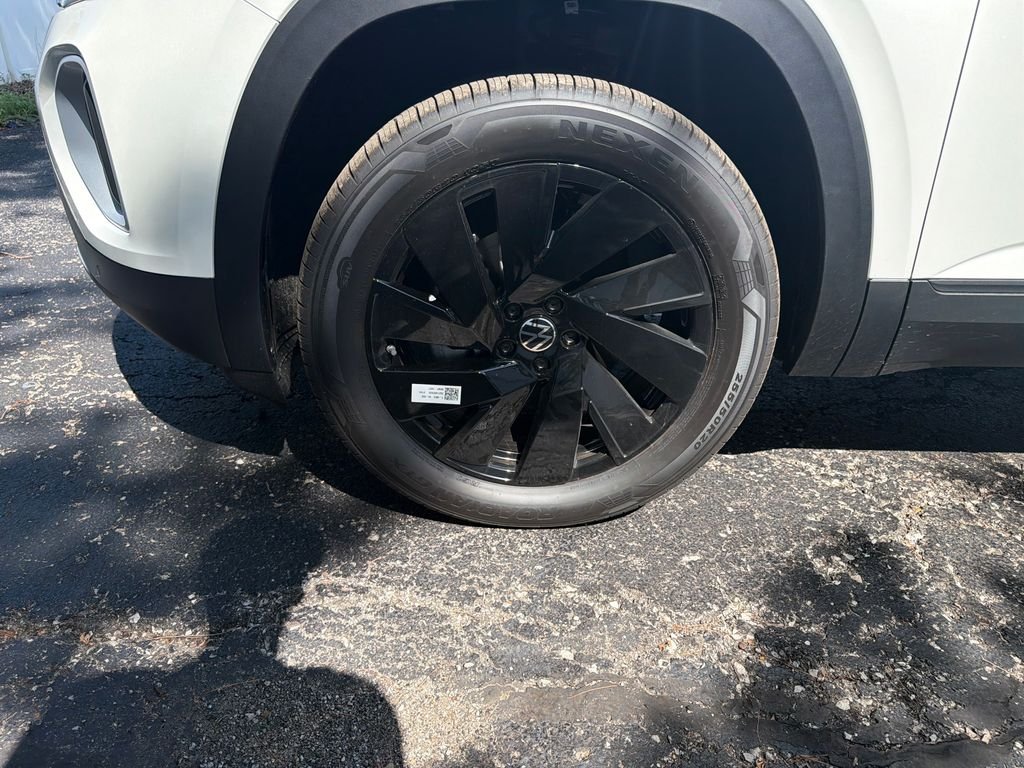 New 2026  Volkswagen SE w/Technology image 26