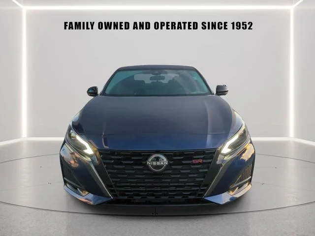 Used 2023 Blue Nissan 2.0 SR image 5