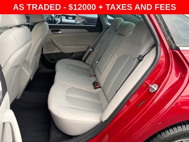 Used 2019 Red Hyundai SE image 15