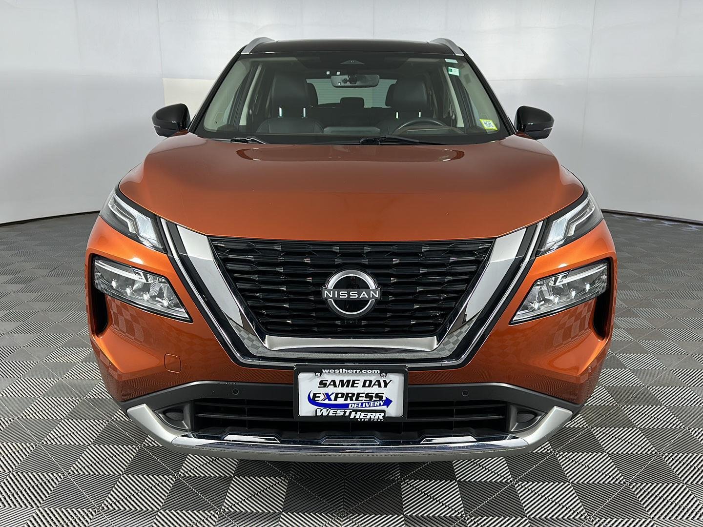 Used 2023 Sunset Drift Chromaflair/Super Black Nissan Platinum image 2