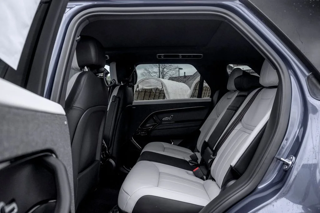 New 2026 Varesine Blue Land Rover Dynamic SE image 17