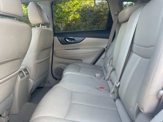 Used 2015 White Nissan SL image 12