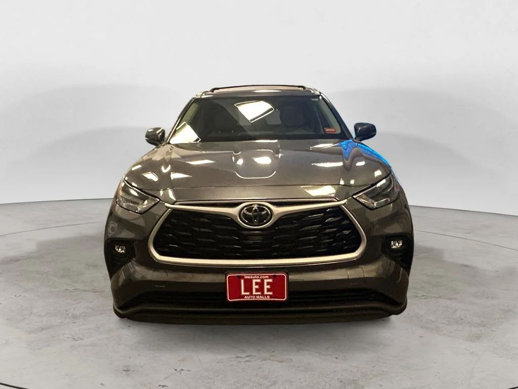 Used 2022 Magnetic Gray Metallic Toyota XLE image 8