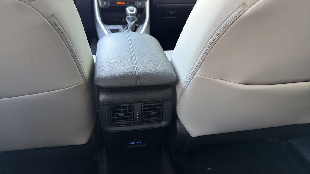 Used 2022 Silver Toyota XLE Premium image 29