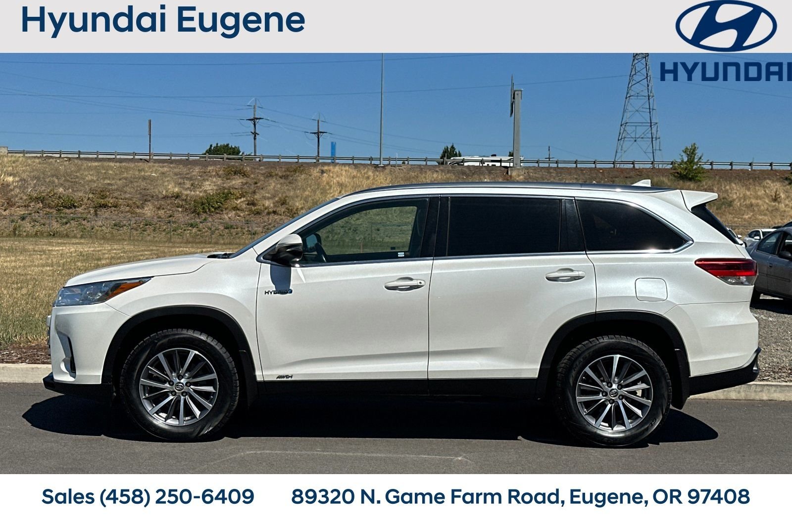 Used 2019 White Toyota XLE image 7