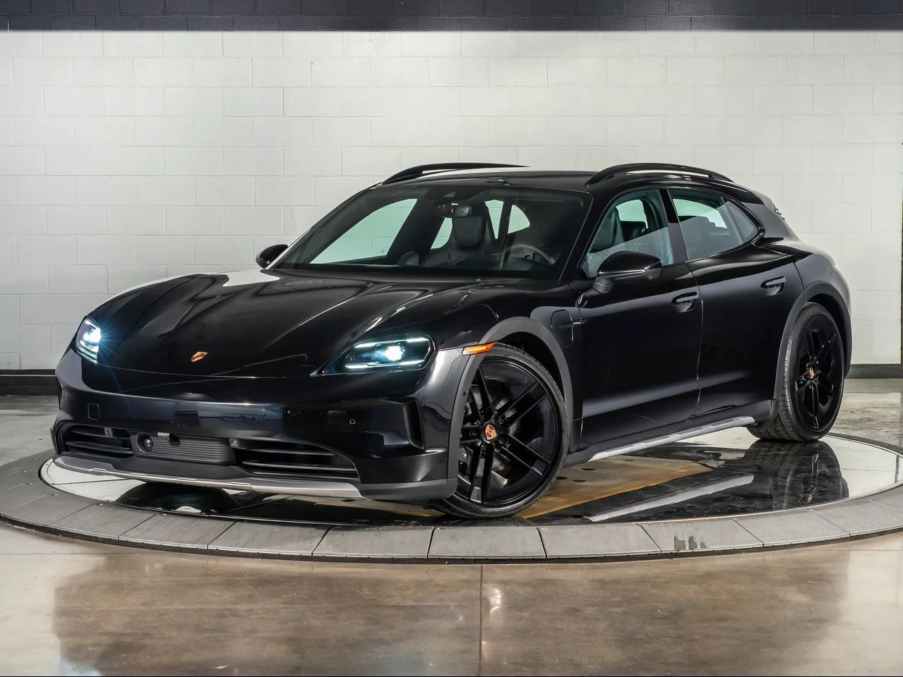 2025 Porsche Taycan 4 Cross Turismo's photo