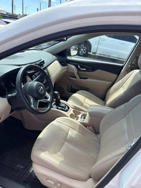 Certified Used 2020 White Nissan SL image 6