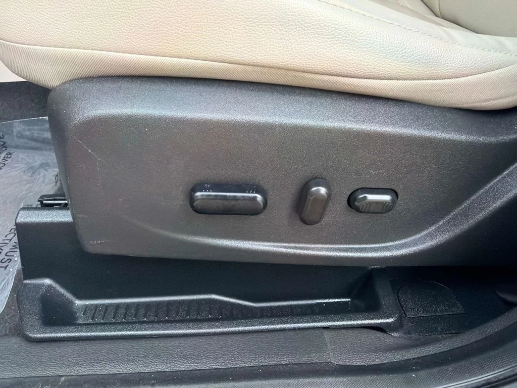 Used 2018 Red Ford SEL image 20