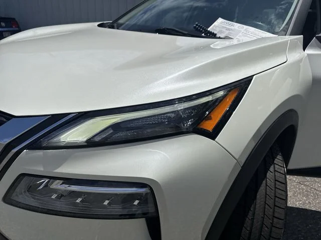 Used 2023 White Nissan SV image 31