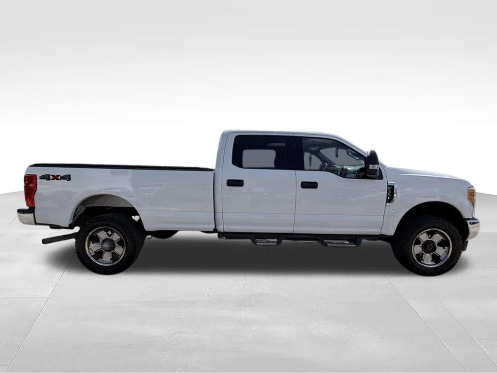 Used 2017 White Ford XLT image 6