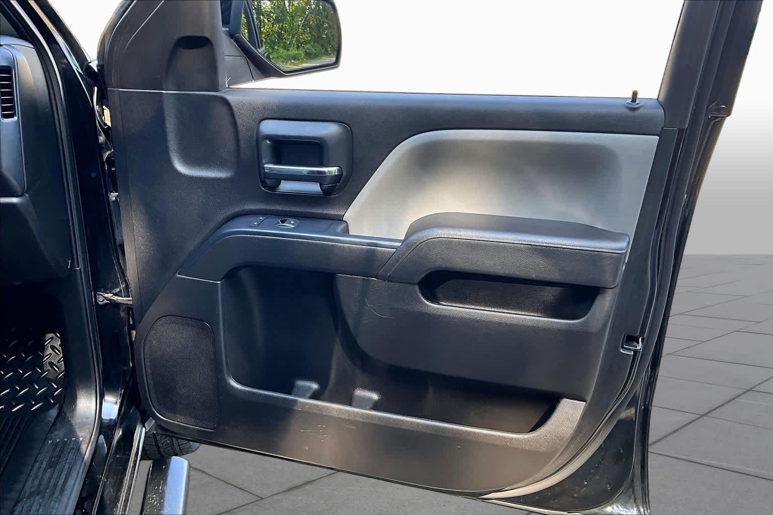 Used 2018 Onyx Black GMC  image 21