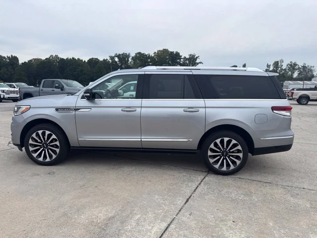 Used 2023 Silver Lincoln Reserve image 2