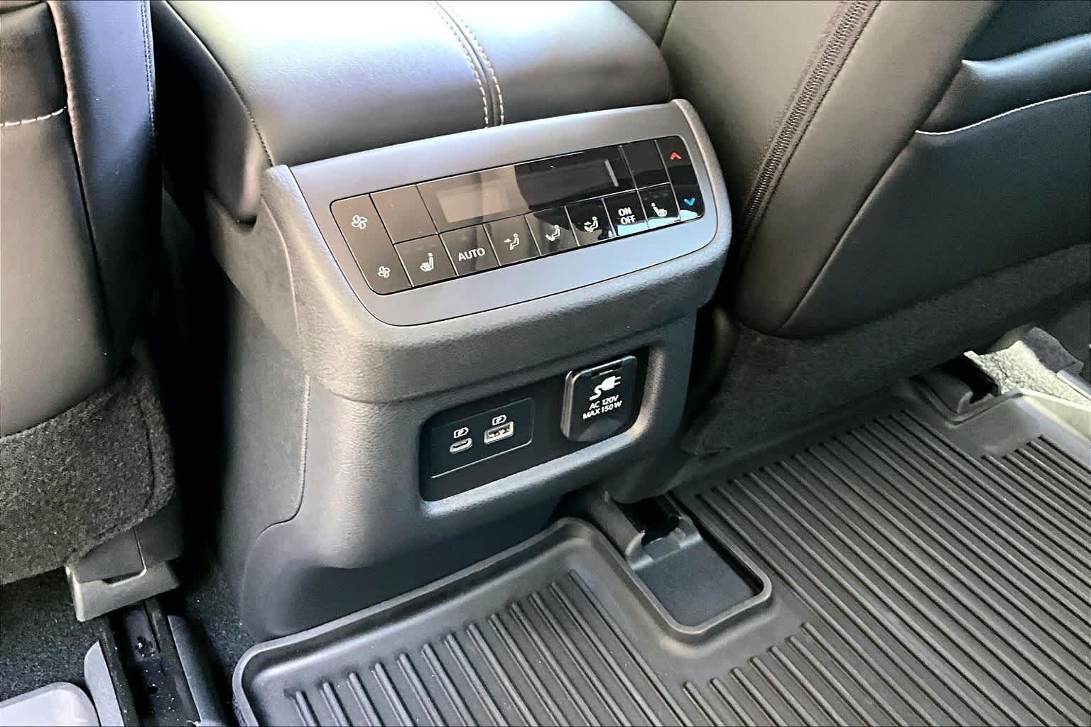 Used 2025 Everest White Pearl Tricoat Nissan Platinum image 34
