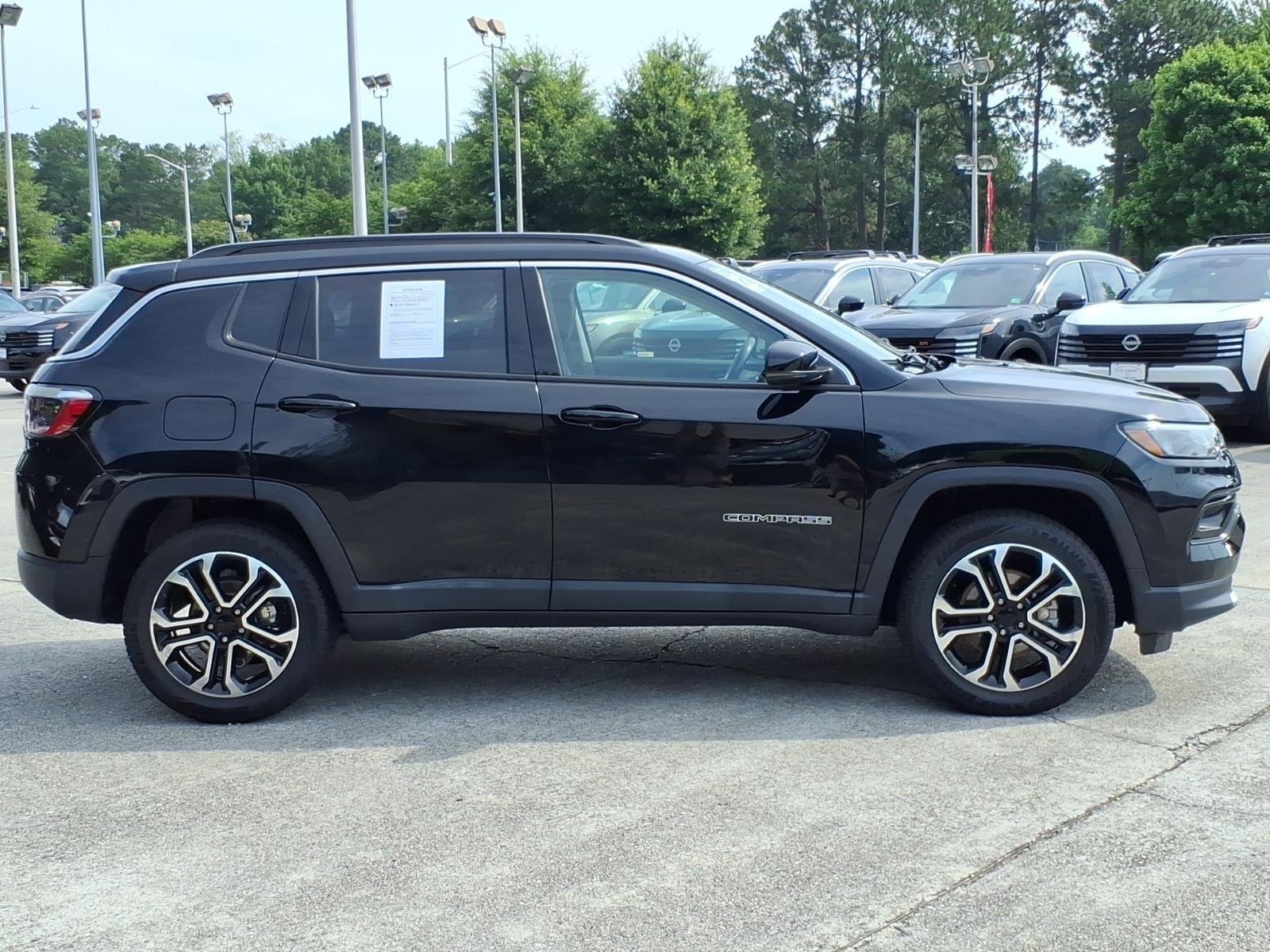 Used 2022 Diamond Black Crystal Pearlcoat Jeep Limited image 6