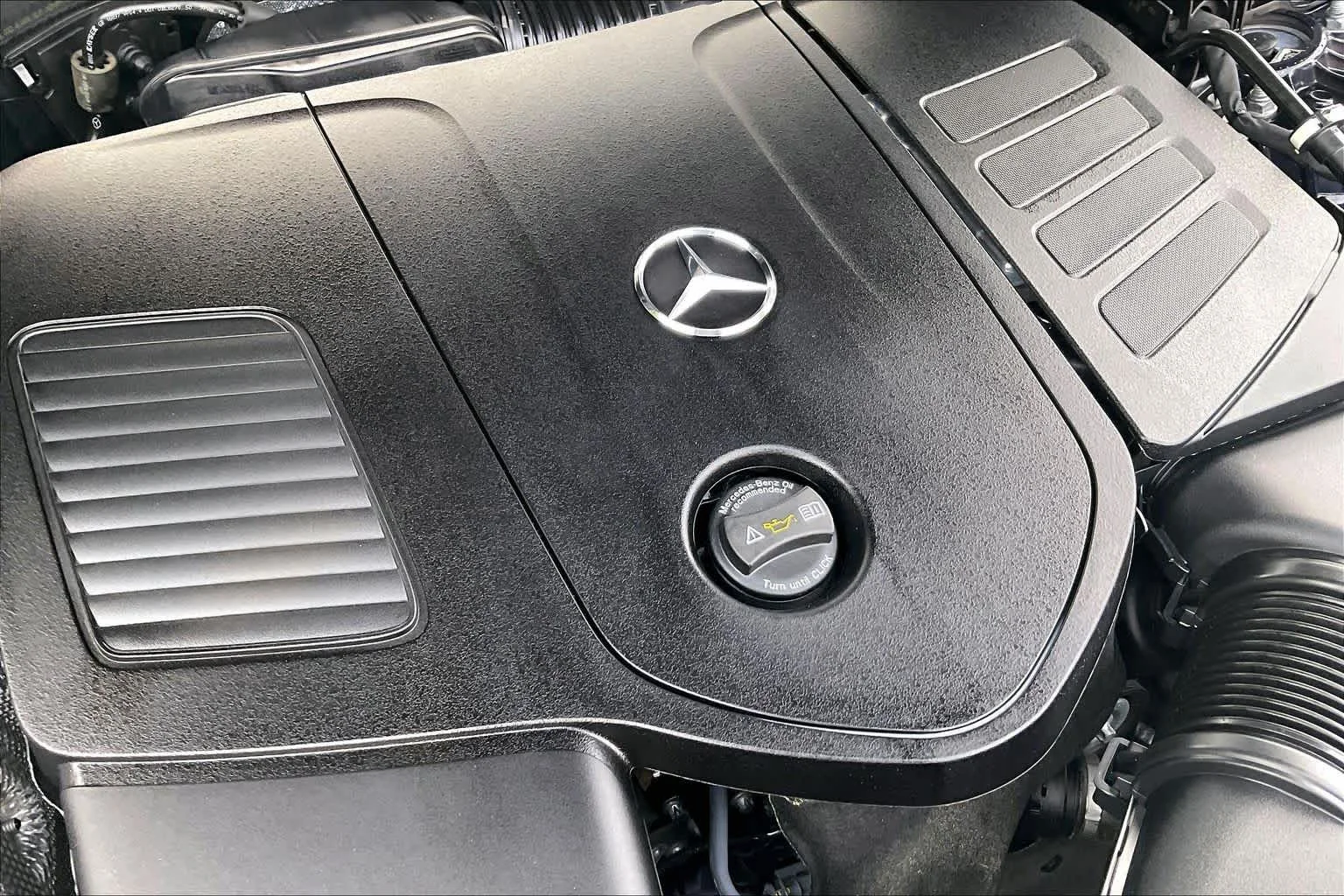 Used 2023 Nautical Blue Metallic Mercedes-Benz GLC 300 image 29