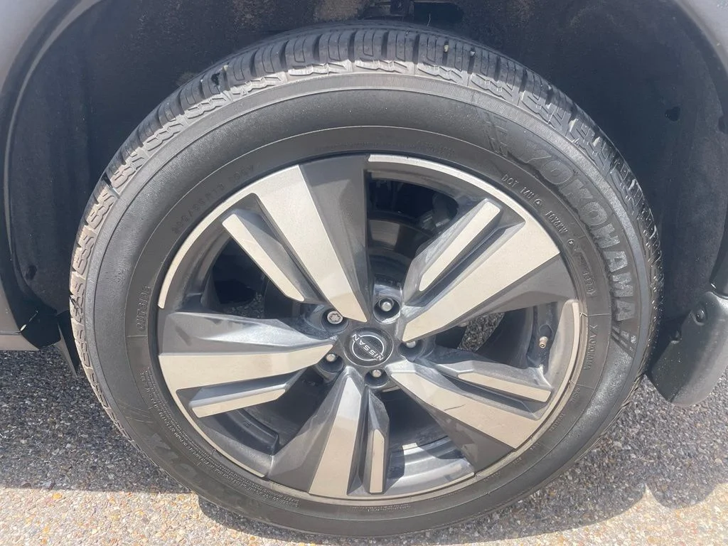 Certified Used 2022 Silver Nissan Platinum image 18