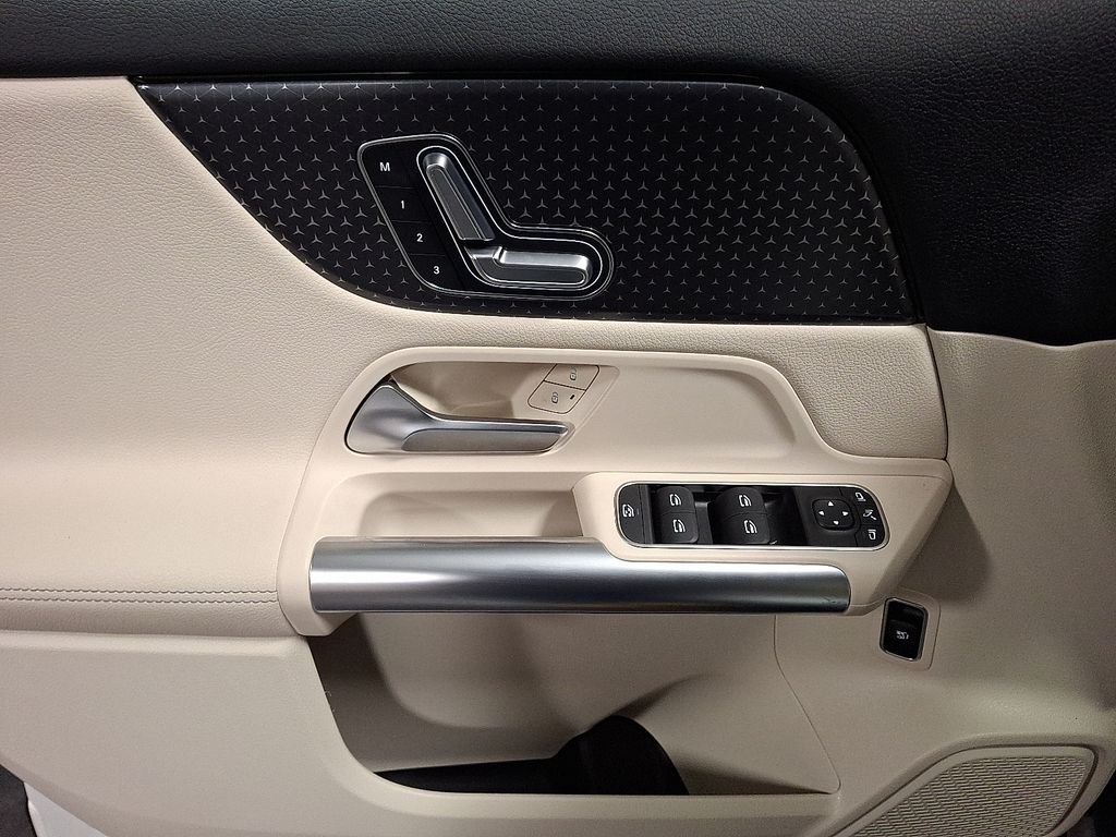 Certified Used 2025 White Mercedes-Benz GLA 250 image 12