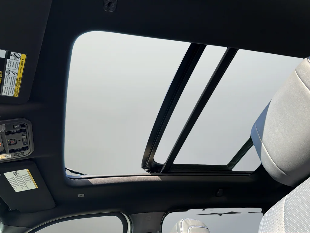 New 2026 Wind Chill Pearl <sup>1</sup> Toyota  Platinum image 16