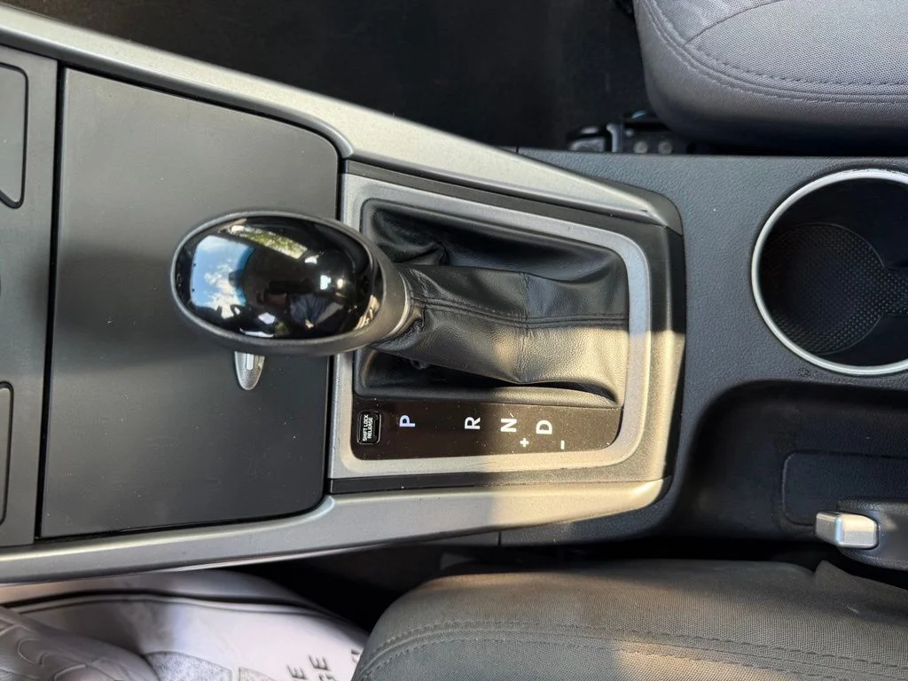 Used 2016 White Hyundai SE image 16