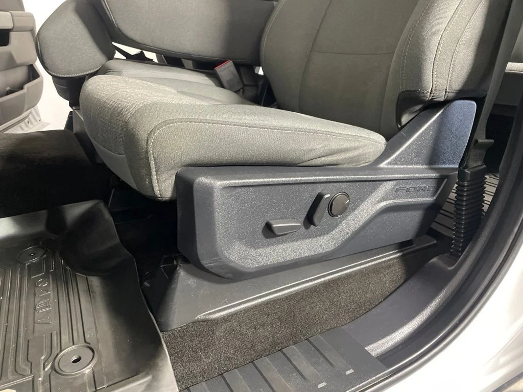 Used 2022 Oxford White Ford XLT image 12