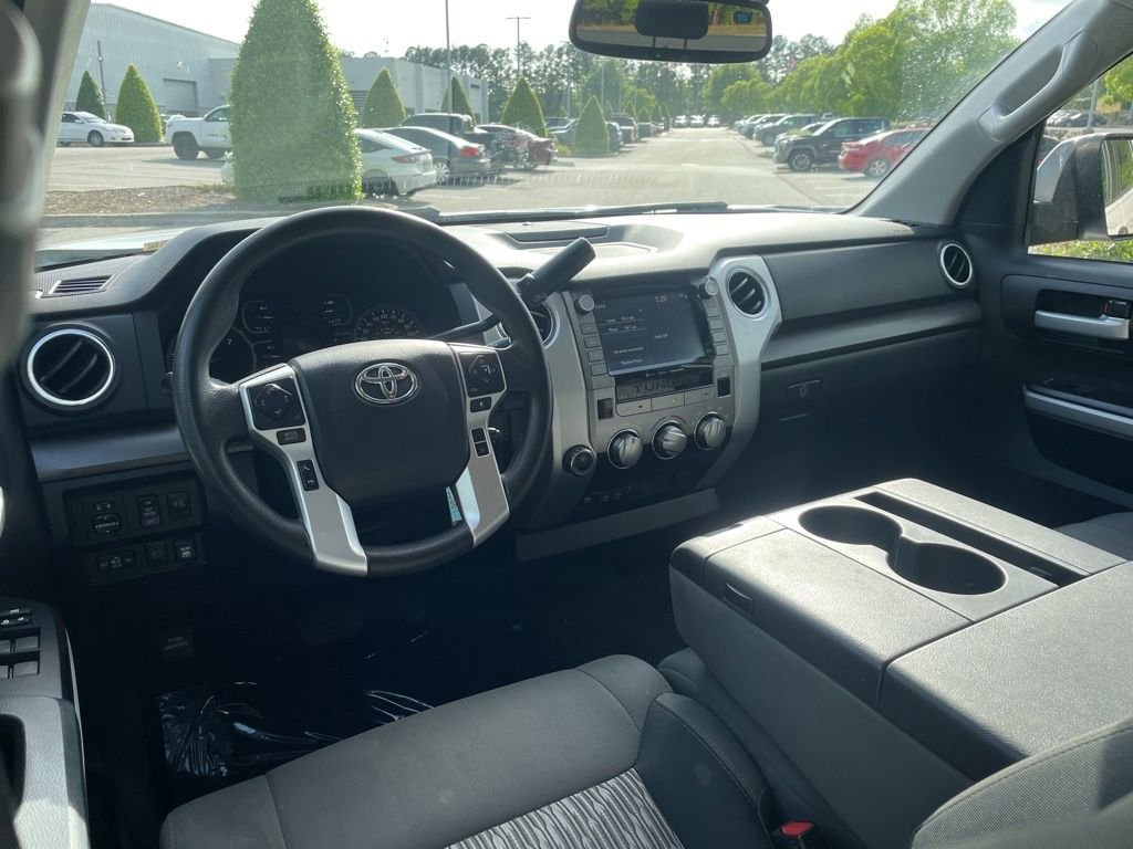 Used 2020 White Toyota SR5 image 17