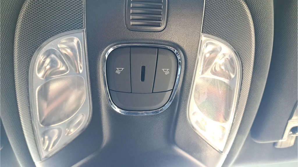 New 2026 Red Hot Pearlcoat Jeep Latitude image 25