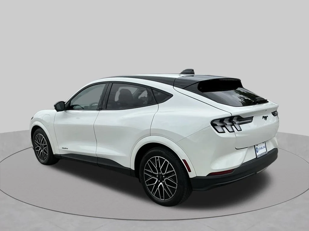 Used 2025 White Ford Premium image 5