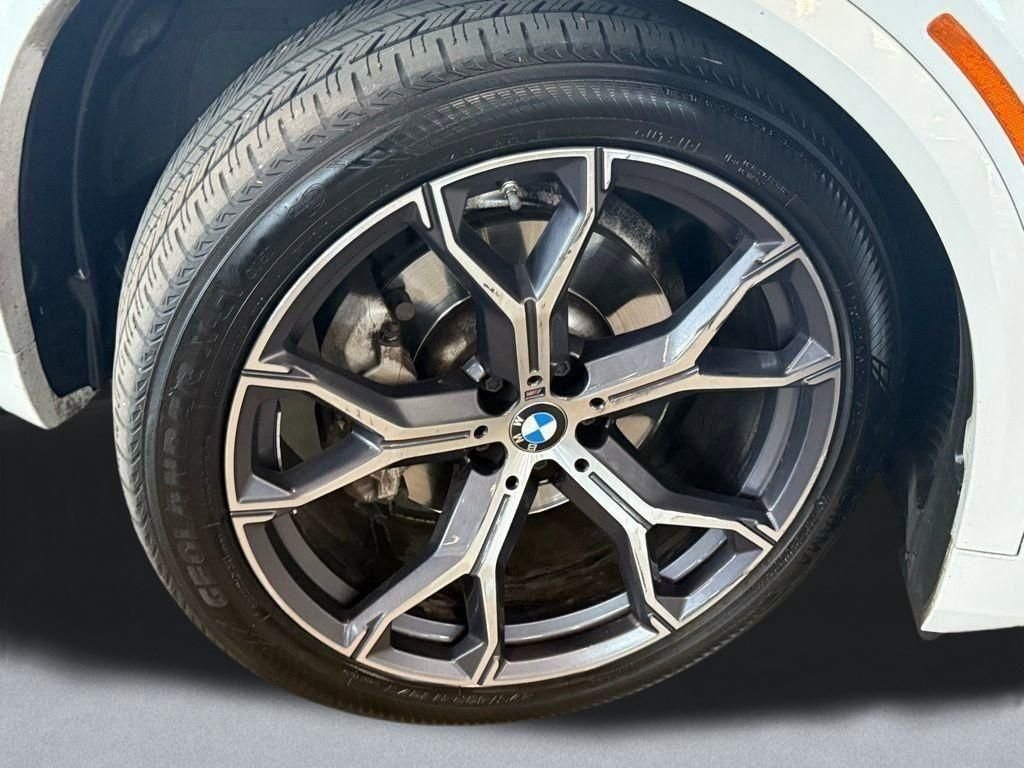Used 2022 White BMW xDrive40i image 19