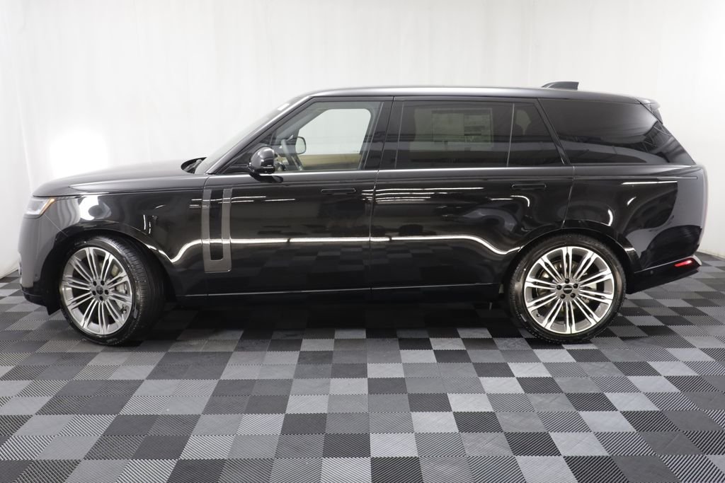 New 2026 Santorini Black LAND ROVER SE LWB 7-Seats / V8 image 5