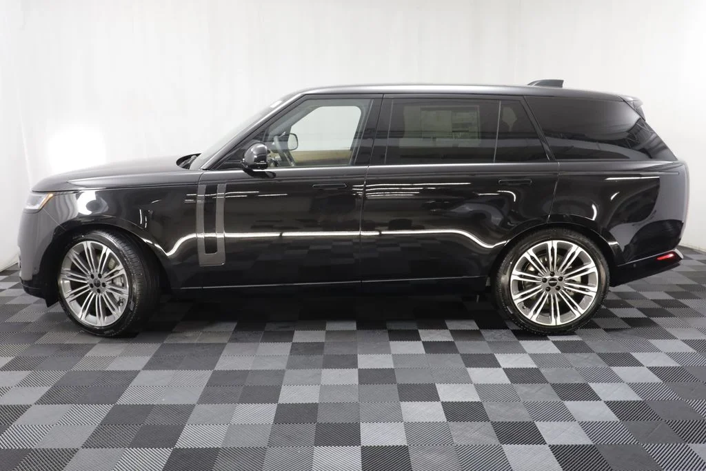 New 2026 Black Land Rover SE image 5