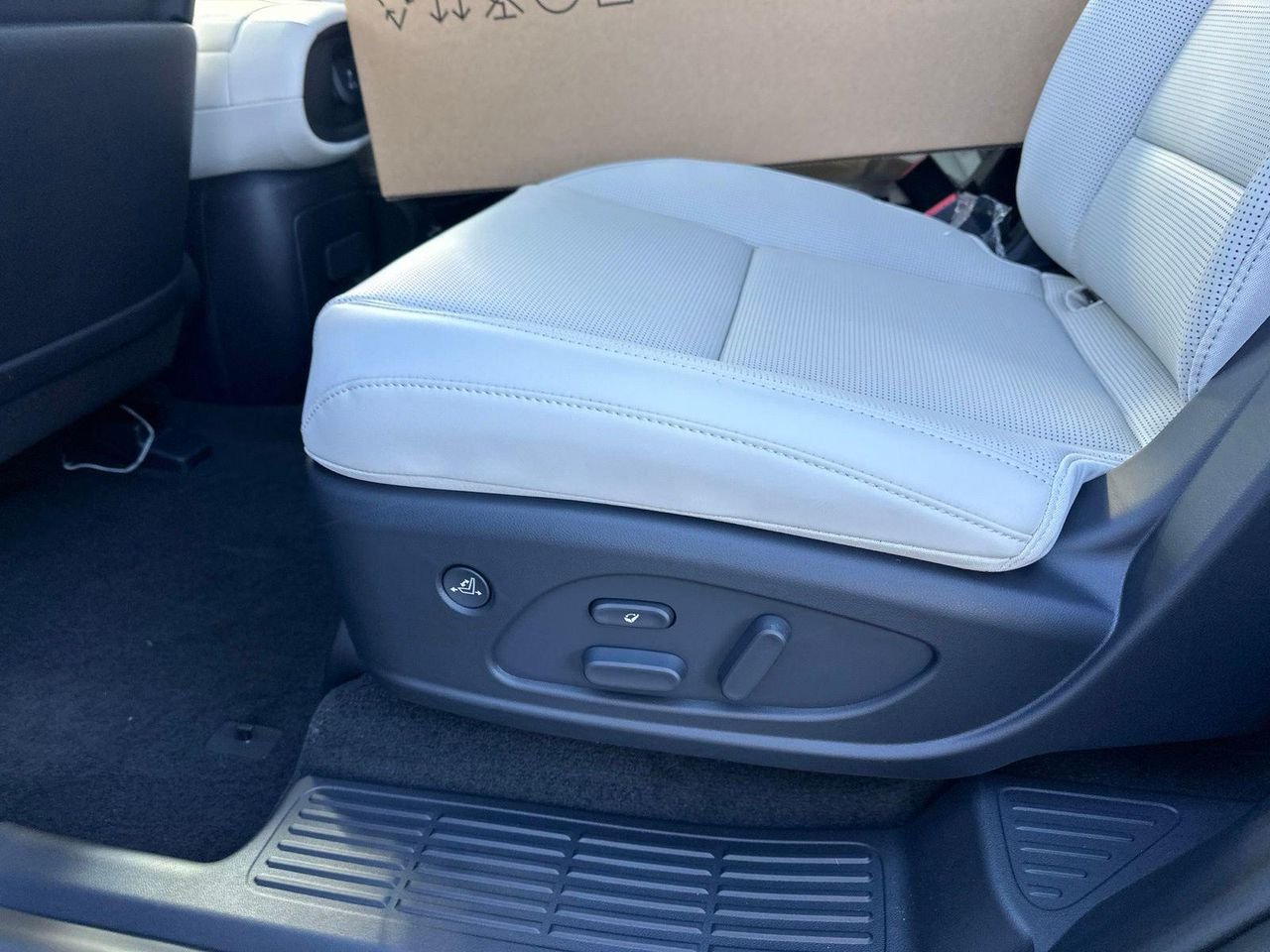 New 2027 Silver Hyundai Calligraphy image 69