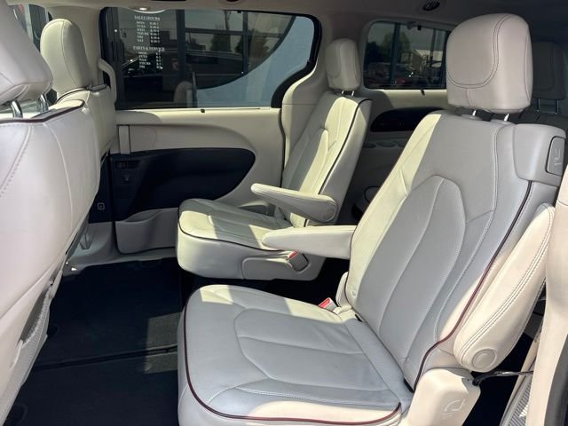 Used 2019 Gray Chrysler Limited image 14