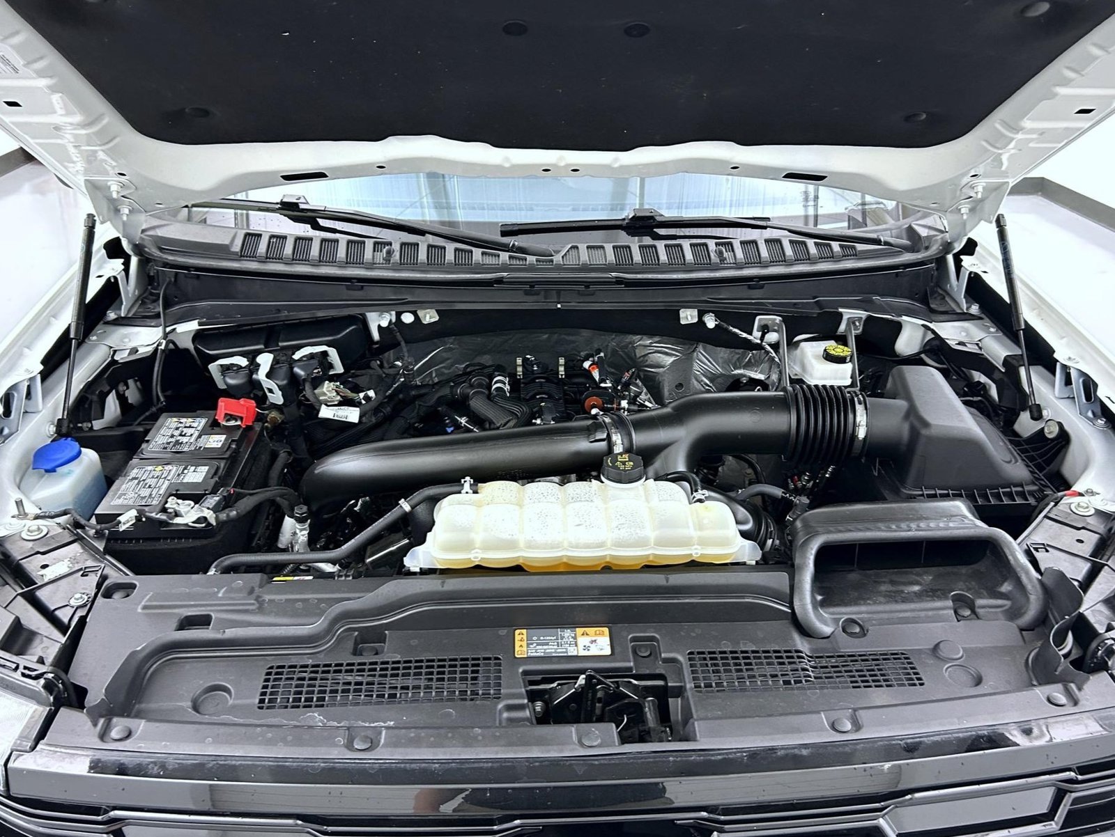 Used 2025 White Ford Platinum image 29