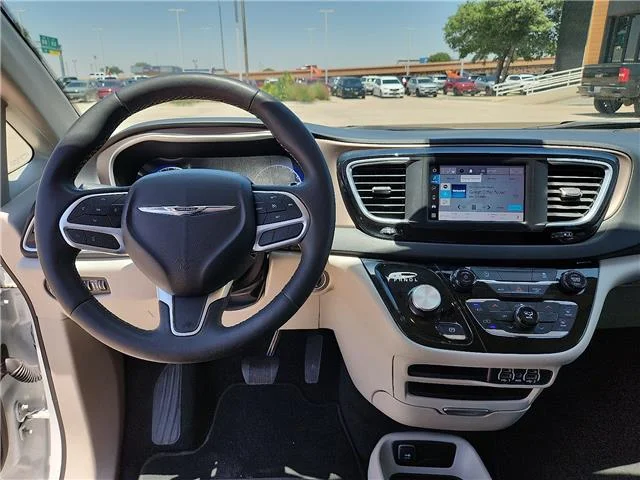 Used 2023 White Chrysler LX Passenger image 10