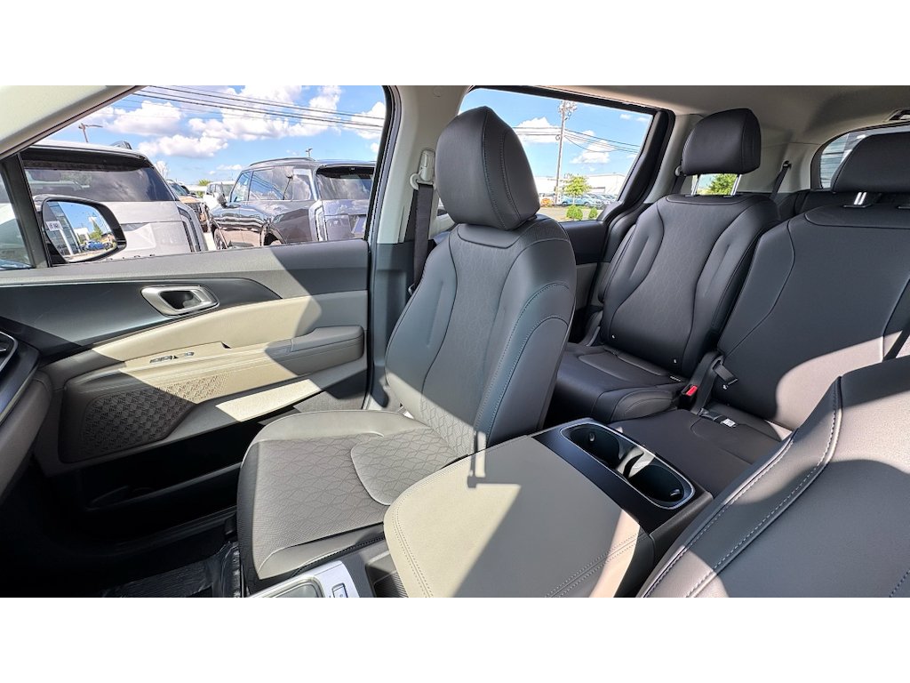New 2027 Ceramic Silver Kia LXS image 8