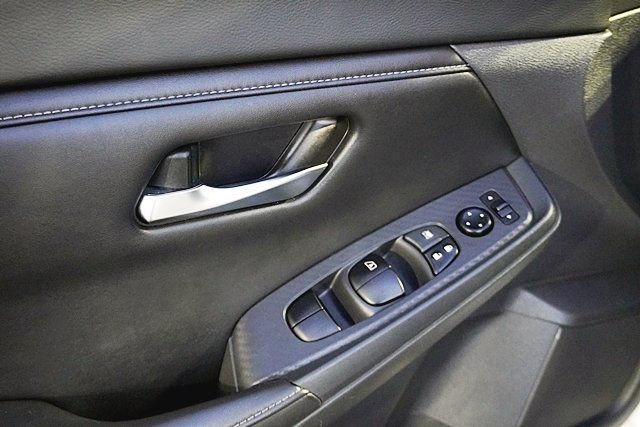 Used 2023 White Nissan SV image 21