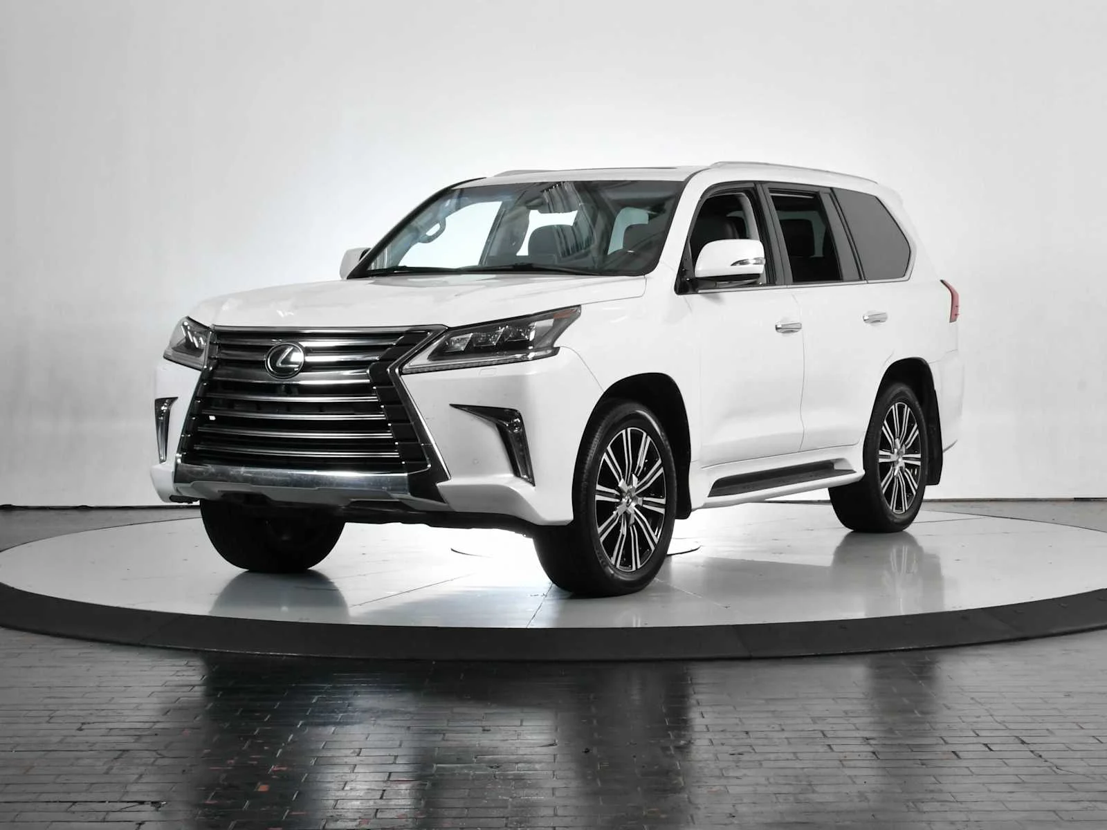2019 Lexus LX 600 570 THREE-ROW's photo
