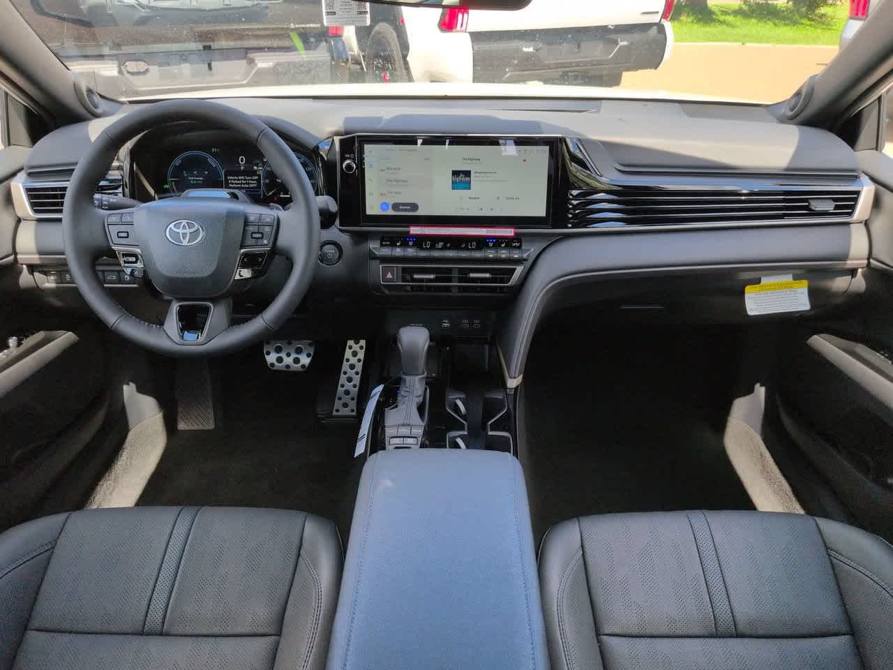 New 2026 Wind Chill Pearl with Midnight Black Metallic roof <sup>1</sup> Toyota  XSE image 14