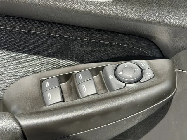 Used 2023 SUMMIT WHITE Chevrolet ACTIV image 17