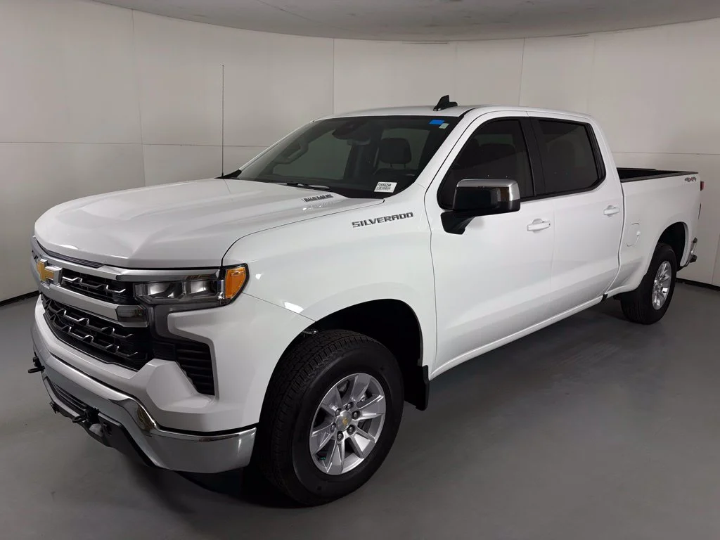 Used 2026 White Chevrolet LT image 4