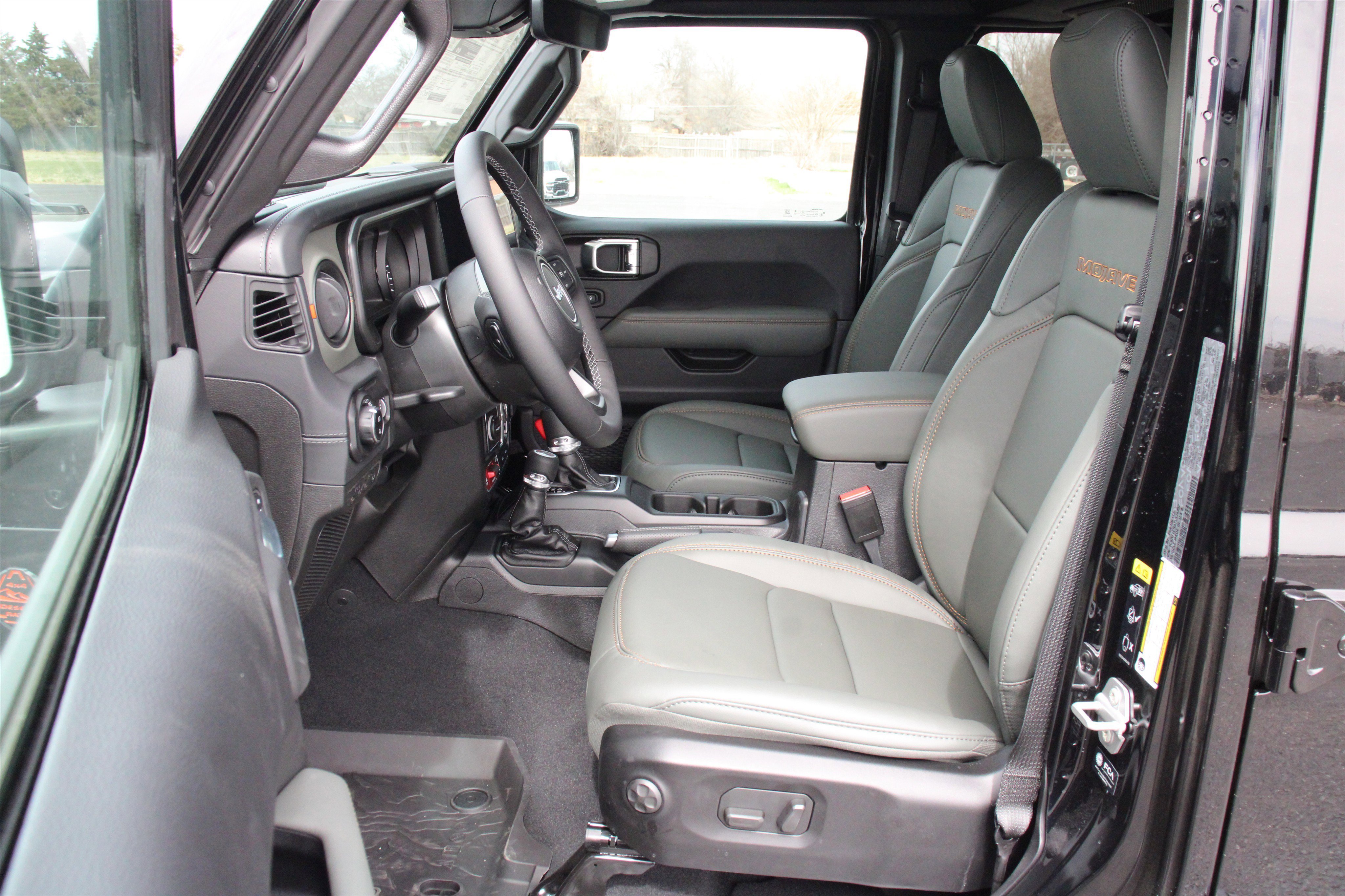 New 2026 Black Clear-Coat Exterior Paint Jeep Mojave X image 3